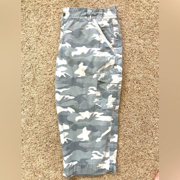 Carhartt camo relaxed crop pants w/ cargo pockets - Picture 1 of 13
